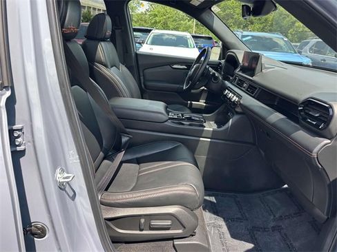 Used 2025 Honda Pilot TrailSport image 7