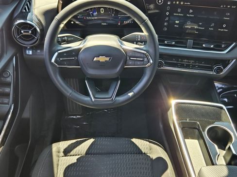 Used 2025 Chevrolet Equinox LT w/ Safety and Technology Package image 12