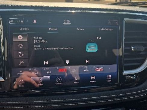 Used 2021 Chrysler Pacifica Touring w/ Cold Weather Group AWD/4WD image 19