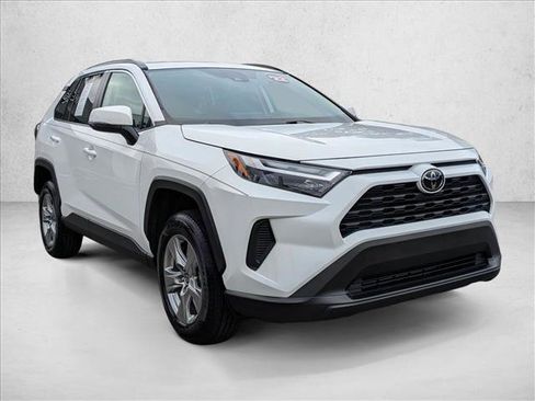 Used 2022 Toyota RAV4 XLE image 3