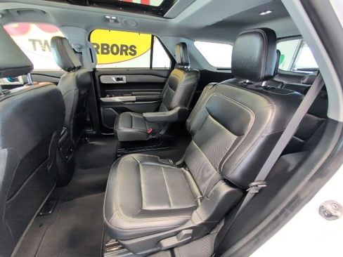 Certified 2022 Ford Explorer Limited AWD/4WD image 30