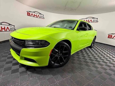 Used 2019 Dodge Charger SXT w/ Blacktop Package RWD image 2