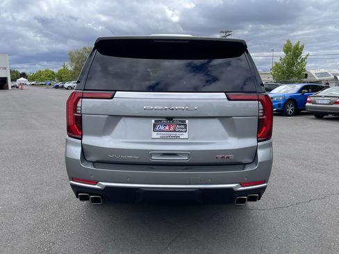 Used 2025 GMC Yukon XL Denali AWD/4WD image 4