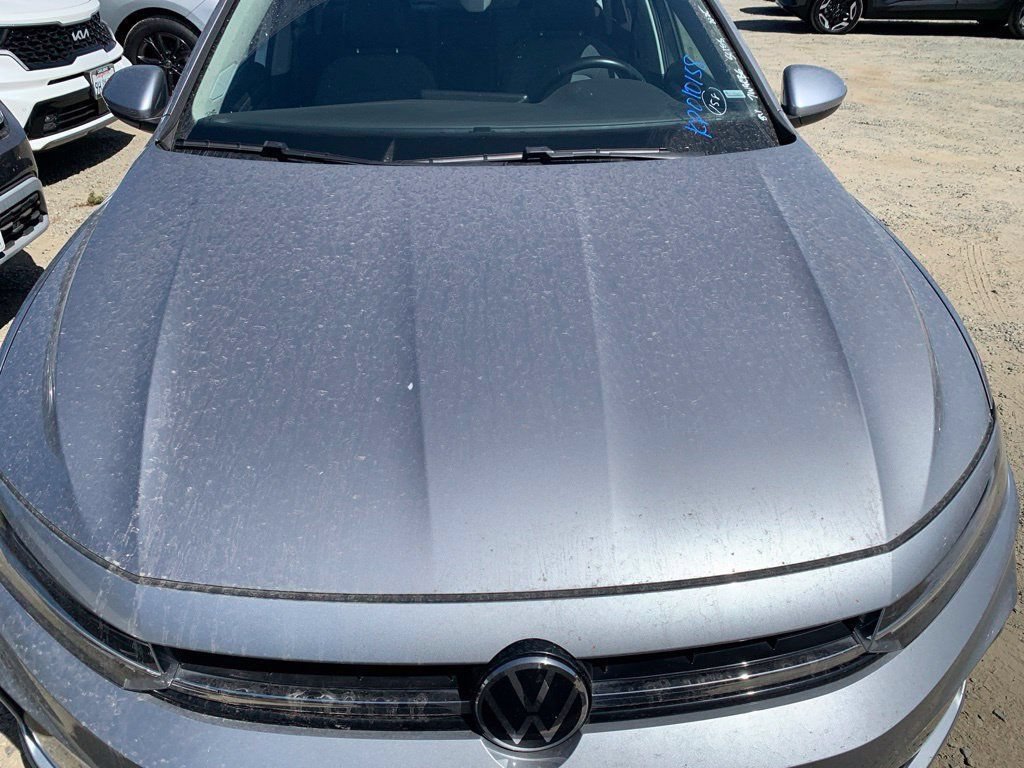 Used 2025 Volkswagen Jetta SE FWD image 3