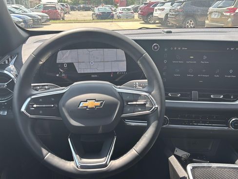 Used 2026 Chevrolet Equinox LT FWD image 8