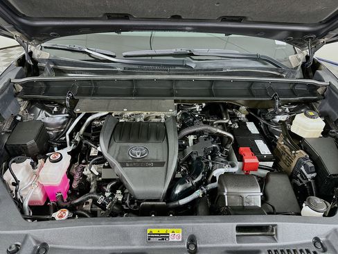 Used 2023 Toyota Highlander XLE image 35