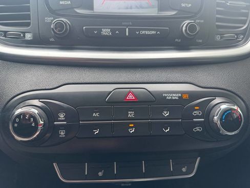 Used 2016 Kia Sorento LX w/ LX Convenience Package image 35