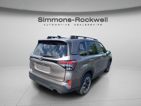 Used 2025 Subaru Forester Premium AWD/4WD image 5