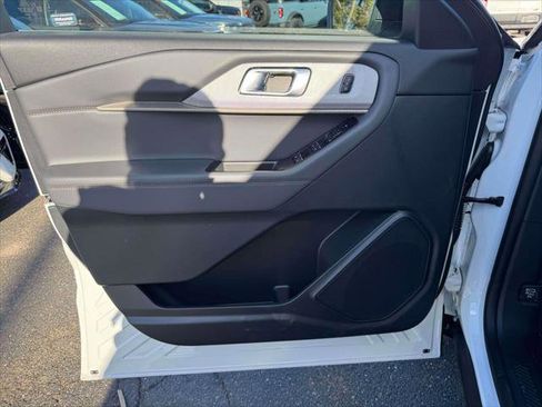 Used 2025 Ford Explorer Active w/ Active Comfort Package image 15