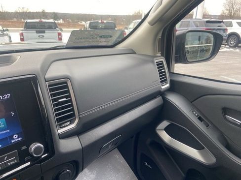 Used 2024 Nissan Frontier SL image 20