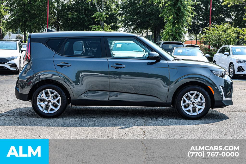 Used 2025 Kia Soul LX w/ LX Technology Package FWD image 9