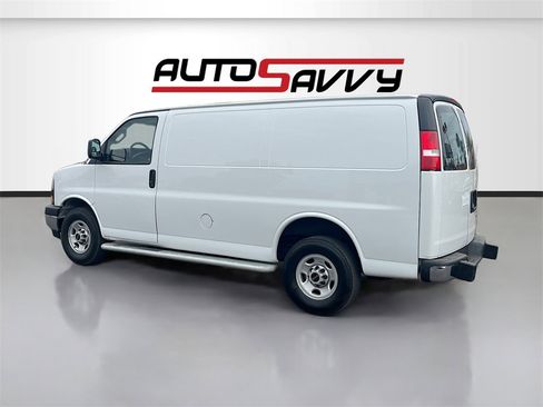 Used 2024 GMC Savana 2500 w/ Driver Convenience Package image 5