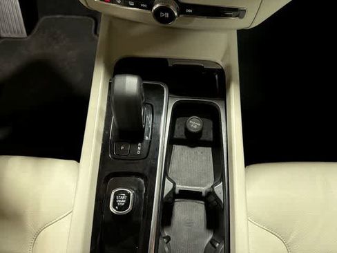Used 2023 Volvo XC60 B5 Plus AWD/4WD image 33