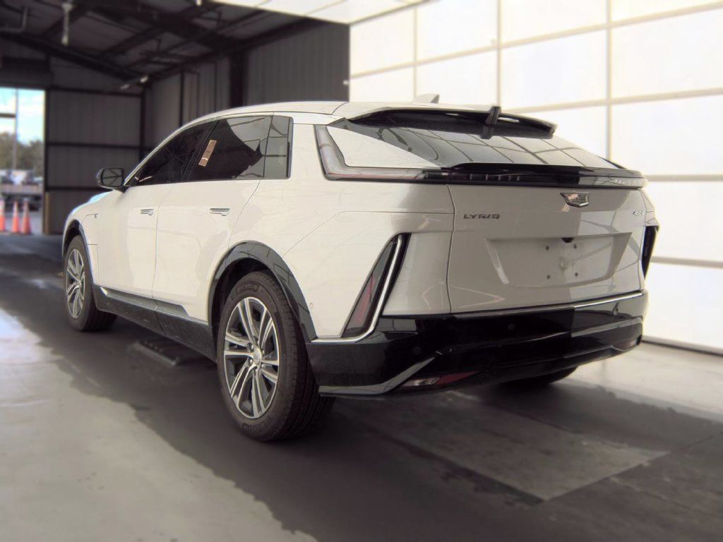 Used 2024 Cadillac Lyriq Luxury w/ LPO, Floor Liner Package RWD image 4