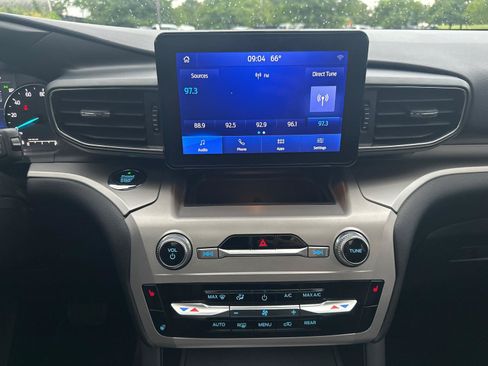 Used 2021 Ford Explorer XLT w/ Equipment Group 202A AWD/4WD image 11