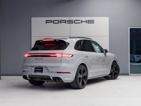New 2026 Porsche Cayenne GTS image 7