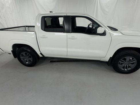 Certified 2025 Nissan Frontier SV AWD/4WD image 2