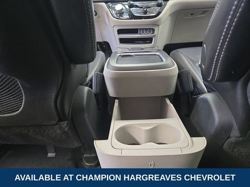 Used 2023 Chrysler Pacifica Touring-L FWD image 29