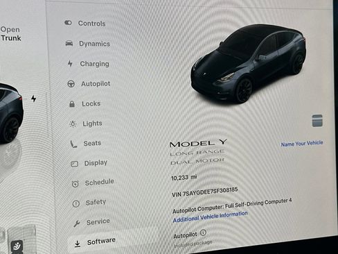 Used 2025 Tesla Model Y Long Range image 25