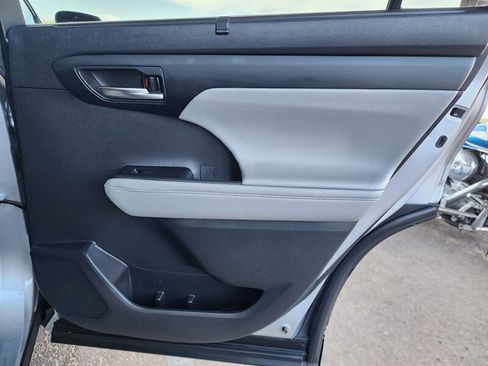 Used 2022 Toyota Highlander XLE image 68