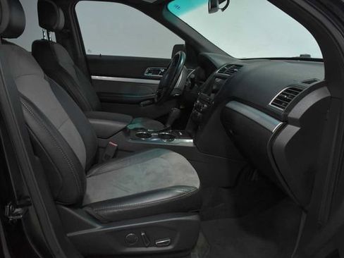 Used 2017 Ford Explorer XLT w/ Equipment Group 202A FWD image 14