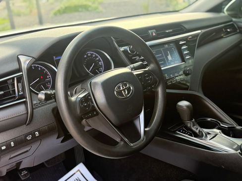 Used 2019 Toyota Camry LE FWD image 18