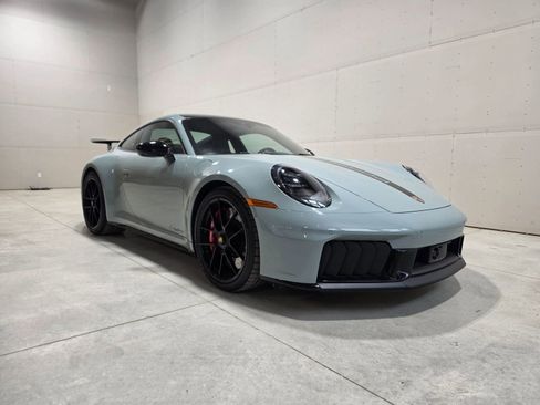Used 2025 Porsche 911 Carrera 4 GTS AWD/4WD image 32