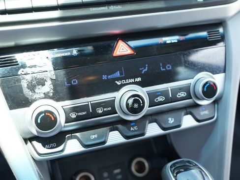 Used 2020 Hyundai Elantra SEL FWD image 31