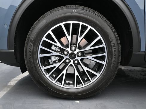 New 2024 Ford Escape SE w/ PHEV Premium Package FWD image 29