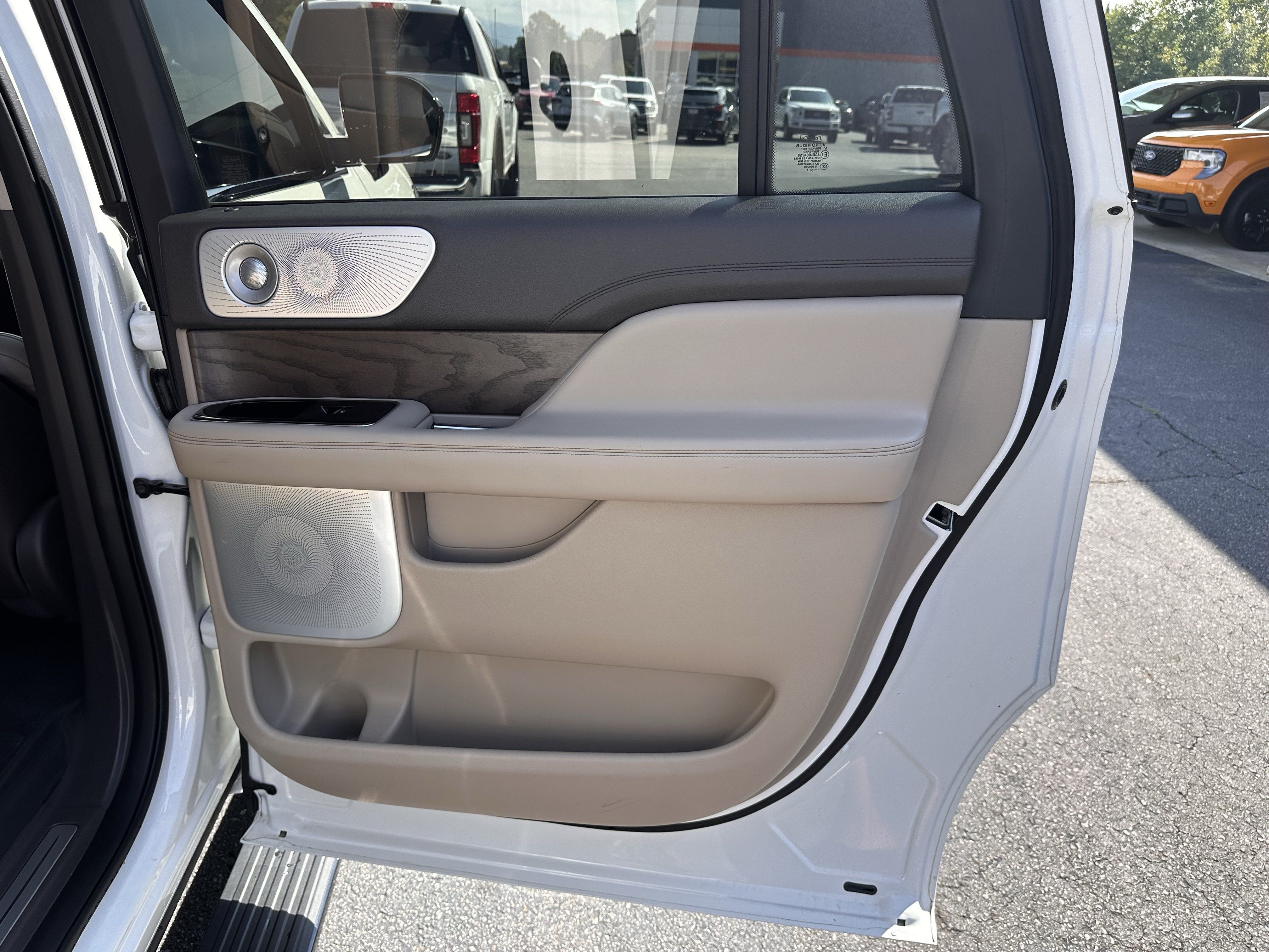 Used 2024 Lincoln Navigator L Reserve AWD/4WD image 17