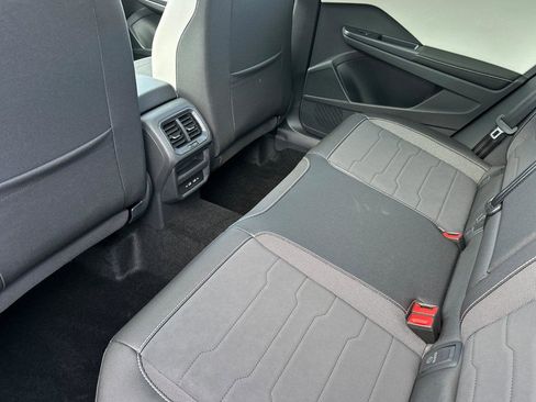 New 2026 Volkswagen Taos SE image 11