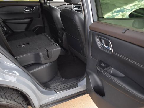 Used 2023 Nissan Rogue Platinum w/ Platinum Premium Package image 18