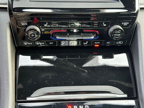 New 2025 Jeep Grand Cherokee Laredo X w/ Luxury Tech Group I image 21