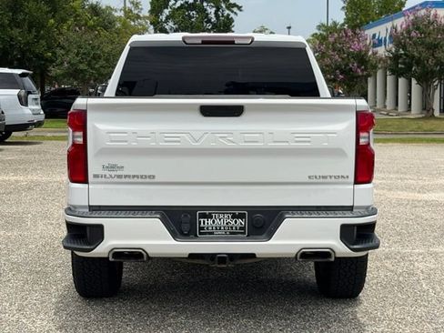 Used 2020 Chevrolet Silverado 1500 Custom w/ Custom Value Package AWD/4WD image 3