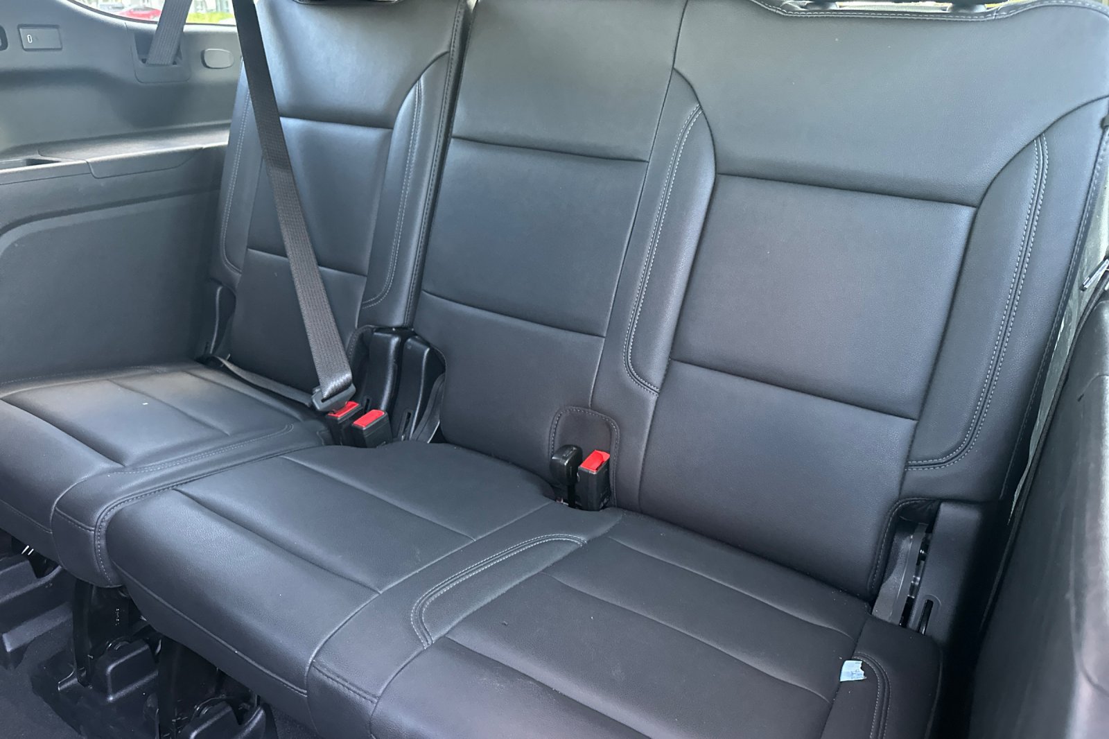 Used 2025 Chevrolet Suburban Z71 AWD/4WD image 18