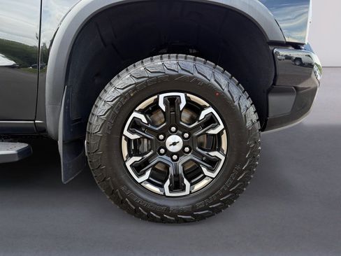 Used 2024 Chevrolet Silverado 1500 ZR2 AWD/4WD image 9