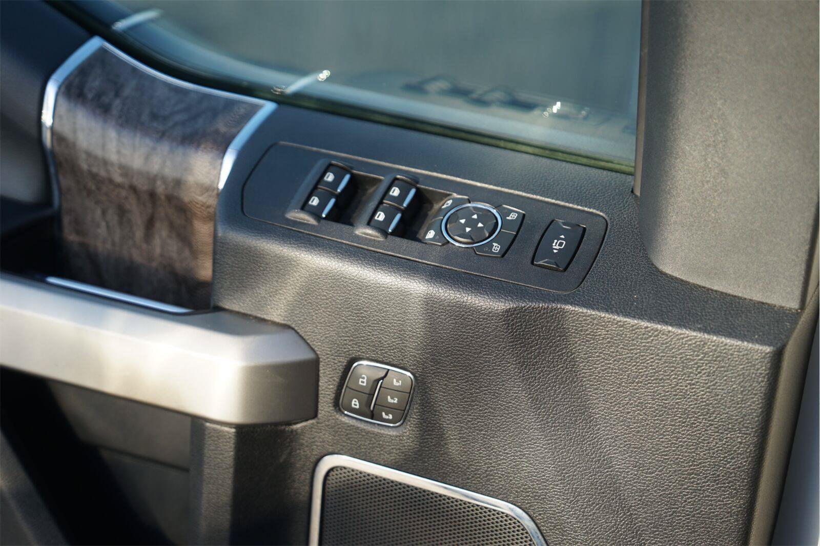 Certified 2019 Ford F250 Lariat w/ Lariat Ultimate Package AWD/4WD image 30