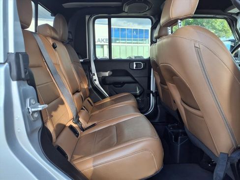 Used 2022 Jeep Gladiator Overland w/ Popular Equipment Package image 7