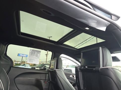 Used 2026 Chrysler Pacifica Premium FWD image 47