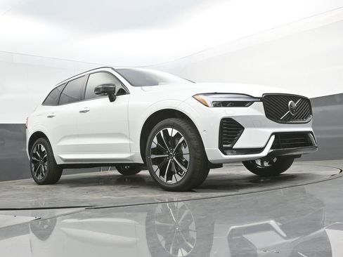 New 2026 Volvo XC60 B5 Plus w/ Protection Package Premier AWD/4WD image 36