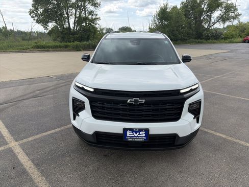 Used 2026 Chevrolet Traverse LT w/ Midnight/Sport Edition AWD/4WD image 2