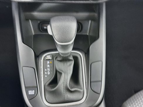 Used 2025 Kia Soul LX w/ LX Technology Package FWD image 25