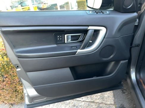 Used 2017 Land Rover Discovery Sport HSE Luxury image 15