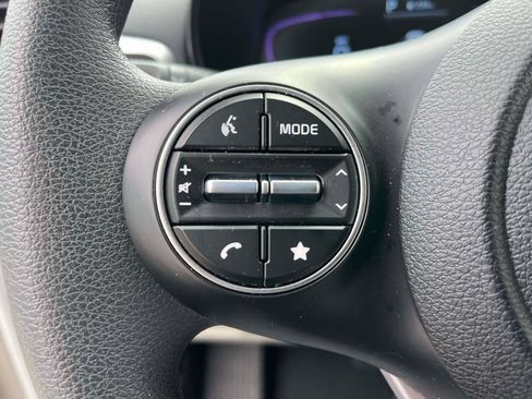 Certified 2025 Kia Soul LX w/ LX Technology Package FWD image 18