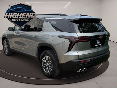 Used 2026 Chevrolet Traverse LT AWD/4WD image 4