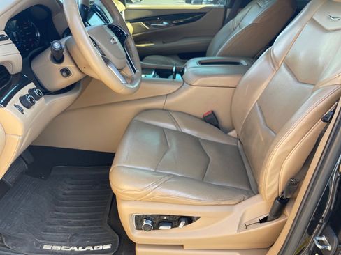 Used 2019 Cadillac Escalade ESV Platinum AWD/4WD image 10