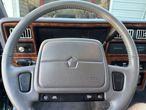 Used 1993 Chrysler LeBaron Landau FWD image 31