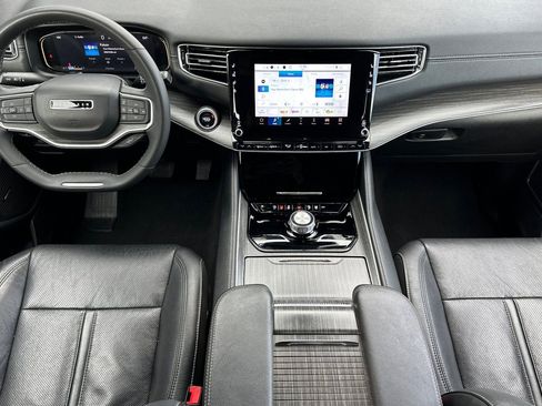 Used 2024 Jeep Wagoneer L Series II w/ Flexible Seating Group image 16