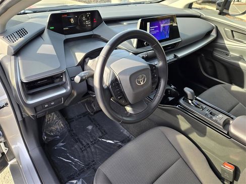 Used 2024 Toyota Prius LE image 18