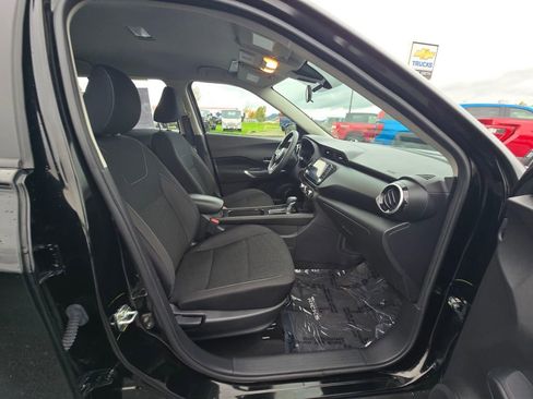 Used 2024 Nissan Kicks SV image 11